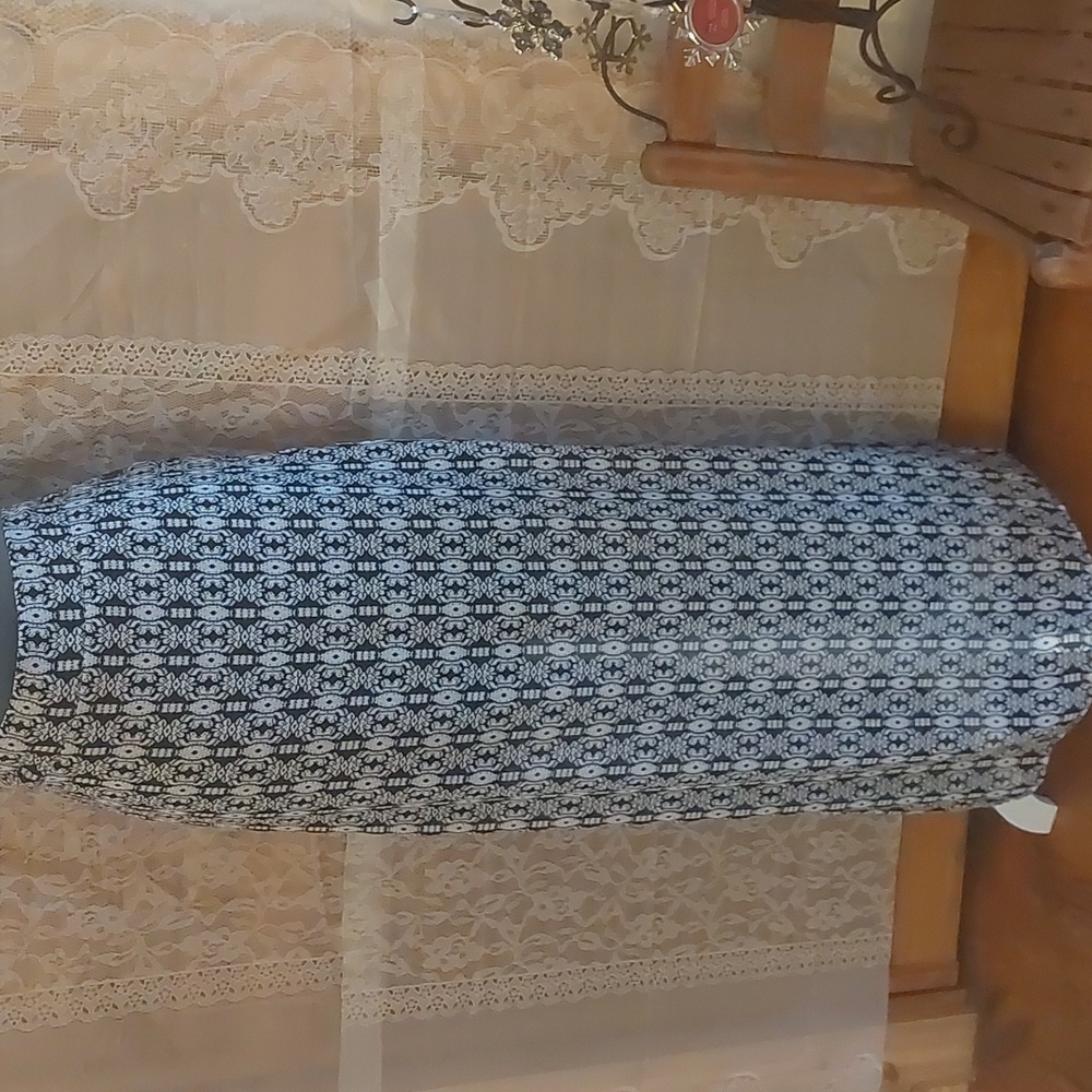 MAURICES size M lined maxi skirt side slits geometric pattern black white.